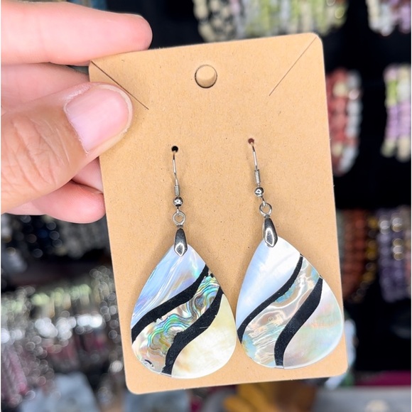 E3. Elegant Teardrop Abalone & Mother of Pearl Shell Earrings - Picture 3 of 3